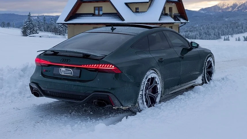 La super berlina che domina la neve con 621 CV e l’integrale