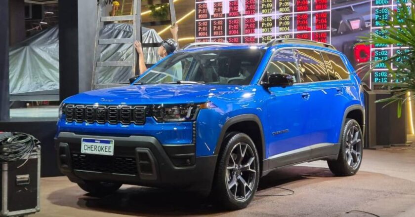 Jeep Cherokee Híbrido Debuta com 213 cv e Consumo de 18 km/l