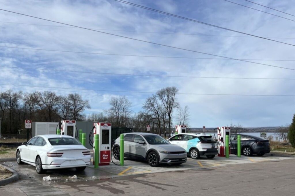 Wisconsin restarts building fast-charging sites