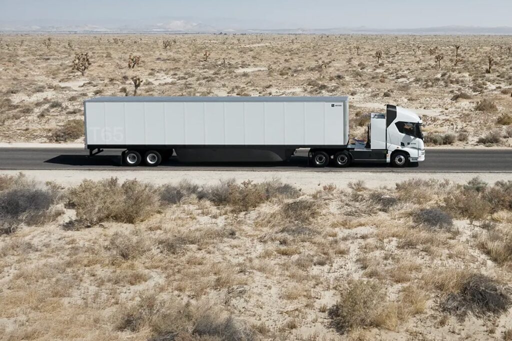 Electric freight pact unravels: Einride takes Maersk to court