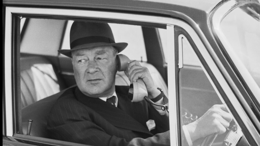 5 Old School Car Accessories No One Uses Anymore