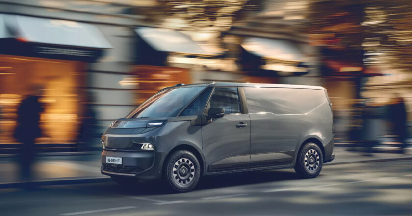 Renault Unveils Trafic E-Tech Electric Van with 800 Volt Technology