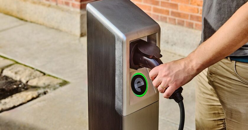 it’s electric to Deploy Curbside EV Chargers in Los Angeles