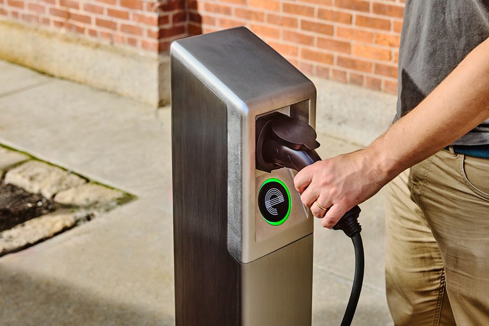 it’s electric to deploy 90 new curbside EV charging ports in Los Angeles