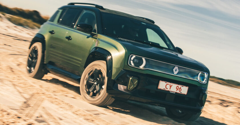 Renault 4 Four-Wheel-Drive Model Nears Production