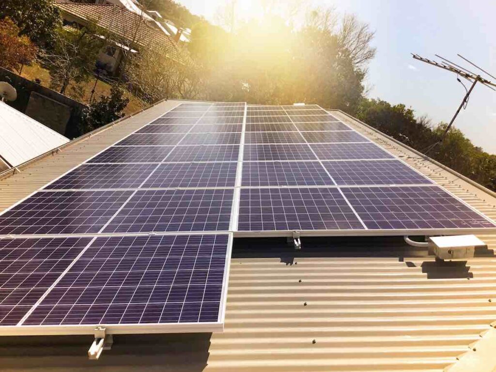 Rooftop solar back on a roll as new system installs ride the battery boom to a 2025 high