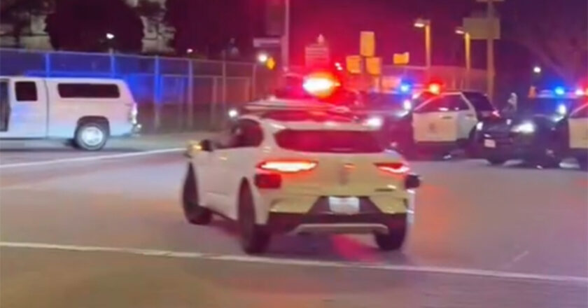 Waymo Robotaxi Navigates LAPD Crime Scene in Los Angeles