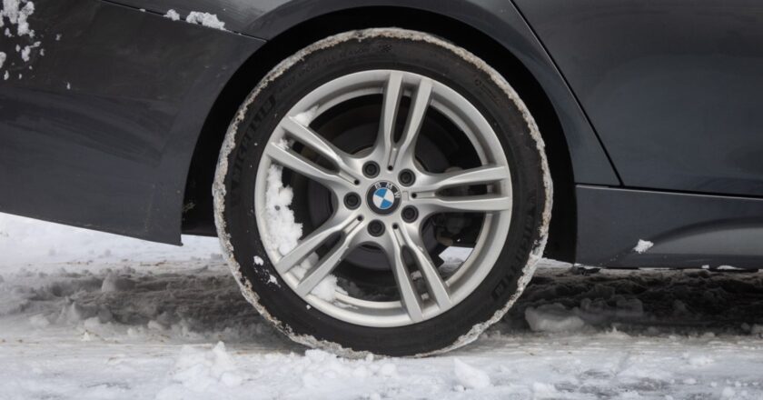 Clean Snow Off Wheels for Safer Winter Driving