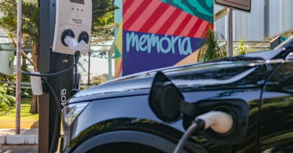 Frota de veículos eletrificados no Brasil será 44 vezes maior até 2040, sendo 72% híbrida