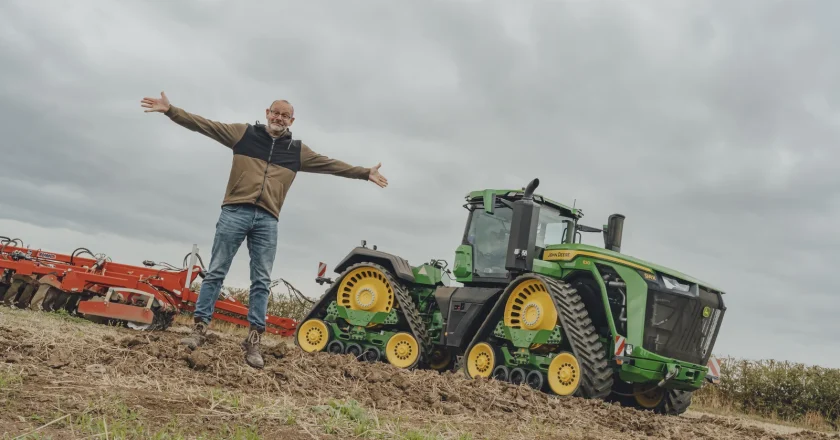 John Deere’s Mighty Tractor Dominates the Field with Unmatched Power
