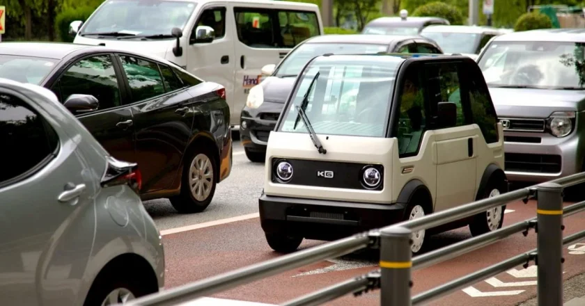 $7,000 mibot Mini EV Takes Off in Japan