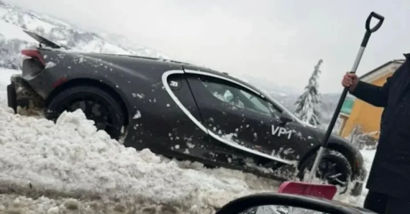Bugatti Tourbillon Prototype Gets Stuck in Snow