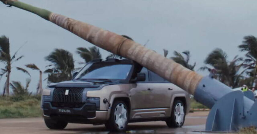 BYD YangWang U8 Passes Extreme Palm Drop Test