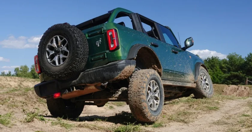 Ford Bronco vs. Jeep Wrangler: Which Is Better for Off-Roading?