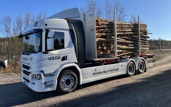 Horse Powertrain’s Range-Extender Powers Electric Timber Truck Pilots in Sweden
