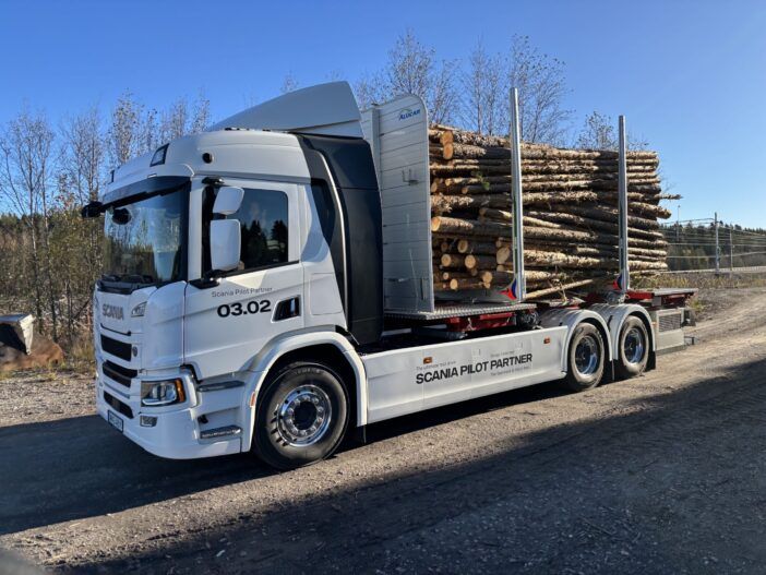 Swedish forestry pilot tests hybrid range-extender for heavy-duty trucks