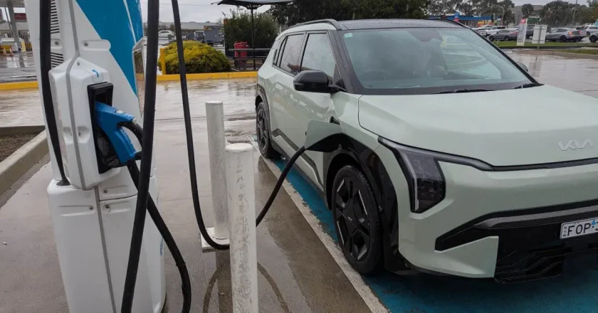 Optimal Charging Profiles for EV Batteries: MG4 Essence vs Competitors