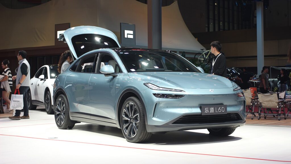 Chinese EV stocks extend losses in Hong Kong as year-end sales momentum wanes