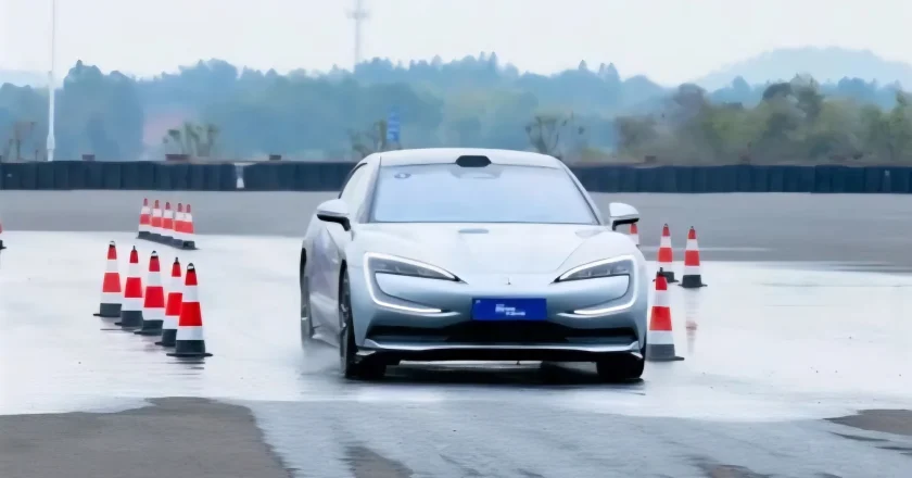 Chinese Research Institute Certifies Yangwang U7, Nio ES8, Luxeed R7 as Intelligent Chassis Benchmark Vehicles