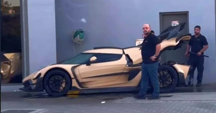 Mansory Unveils Modified Koenigsegg Jesko with Exposed Carbon Fiber Kit