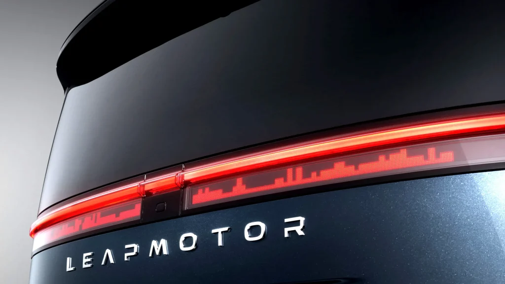 Stellantis’ Chinese Partner Built A Minivan That Makes The Pacifica Feel Ancient