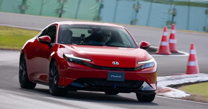 Honda Unveils Civic e:HEV RS and Type R HRC Concepts at Tokyo Auto Salon